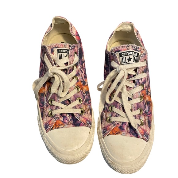 Converse Shoes - Women’s Converse Size 8